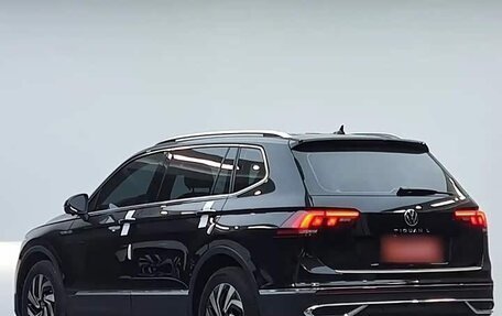 Volkswagen Tiguan II, 2023 год, 2 530 000 рублей, 10 фотография