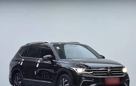Volkswagen Tiguan II, 2023 год, 2 530 000 рублей, 8 фотография