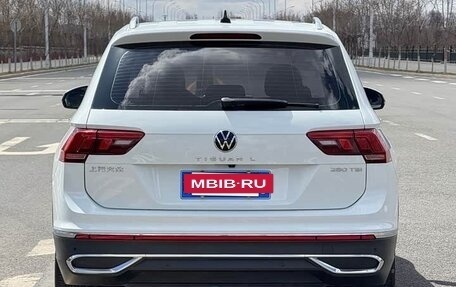 Volkswagen Tiguan II, 2022 год, 2 680 000 рублей, 2 фотография
