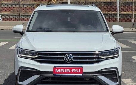 Volkswagen Tiguan II, 2022 год, 2 680 000 рублей, 3 фотография