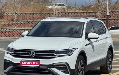 Volkswagen Tiguan II, 2022 год, 2 680 000 рублей, 6 фотография