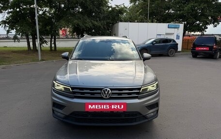 Volkswagen Tiguan II, 2018 год, 2 015 000 рублей, 2 фотография