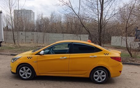 Hyundai Solaris II рестайлинг, 2015 год, 420 000 рублей, 2 фотография