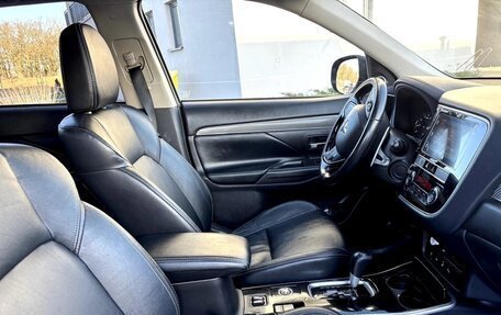 Mitsubishi Outlander III рестайлинг 3, 2019 год, 1 879 000 рублей, 13 фотография