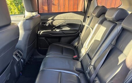 Mitsubishi Outlander III рестайлинг 3, 2019 год, 1 879 000 рублей, 14 фотография