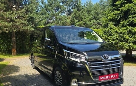 Toyota HiAce H300, 2022 год, 8 500 000 рублей, 2 фотография