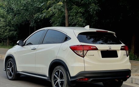 Honda Vezel, 2022 год, 1 272 000 рублей, 2 фотография