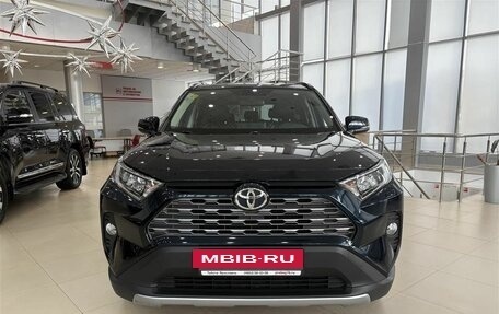 Toyota RAV4, 2019 год, 3 230 000 рублей, 2 фотография