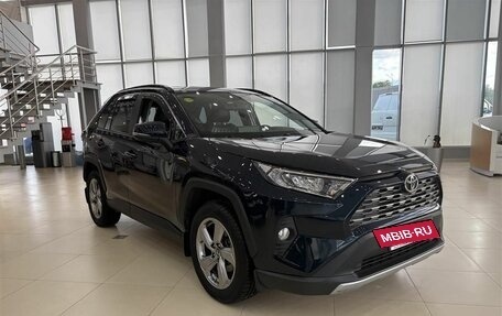 Toyota RAV4, 2019 год, 3 230 000 рублей, 3 фотография