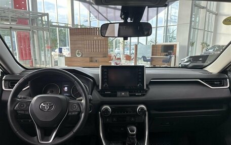 Toyota RAV4, 2019 год, 3 230 000 рублей, 9 фотография