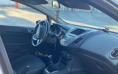 Ford Fiesta, 2015 год, 850 000 рублей, 12 фотография