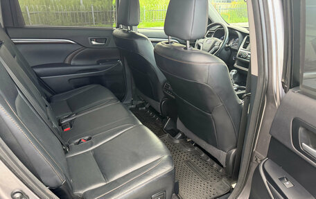Toyota Highlander III, 2014 год, 2 980 000 рублей, 15 фотография