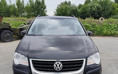 Volkswagen Touran III, 2010 год, 700 000 рублей, 1 фотография