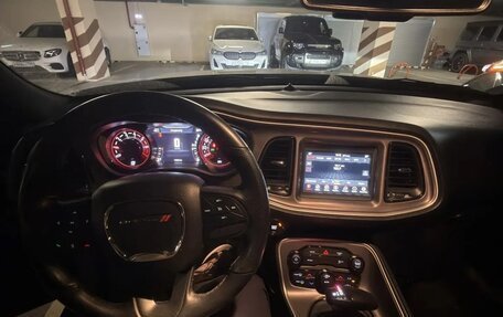Dodge Challenger III рестайлинг 2, 2022 год, 4 100 000 рублей, 1 фотография
