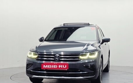 Volkswagen Tiguan II, 2023 год, 2 500 000 рублей, 3 фотография