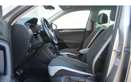 Volkswagen Tiguan II, 2019 год, 2 860 000 рублей, 13 фотография