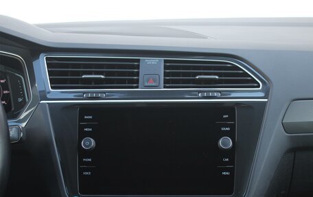 Volkswagen Tiguan II, 2019 год, 2 860 000 рублей, 19 фотография