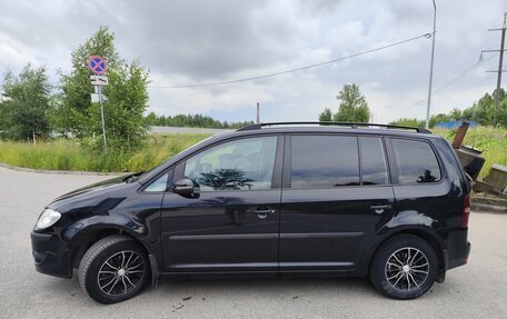 Volkswagen Touran III, 2010 год, 700 000 рублей, 4 фотография