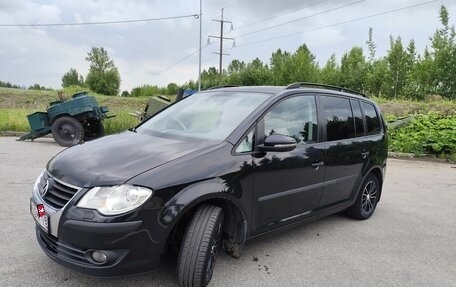 Volkswagen Touran III, 2010 год, 700 000 рублей, 3 фотография