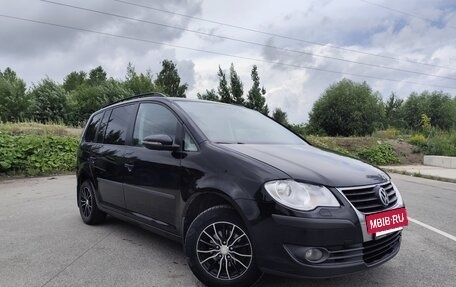 Volkswagen Touran III, 2010 год, 700 000 рублей, 2 фотография