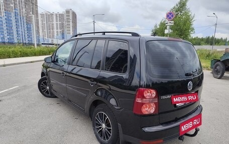 Volkswagen Touran III, 2010 год, 700 000 рублей, 5 фотография
