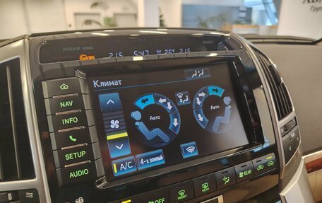 Toyota Land Cruiser 200, 2015 год, 4 404 000 рублей, 21 фотография