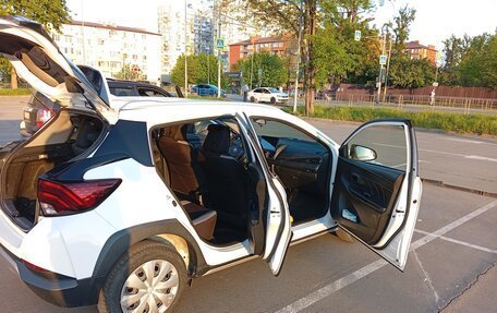 Toyota Yaris XP150 рестайлинг, 2021 год, 1 670 000 рублей, 10 фотография