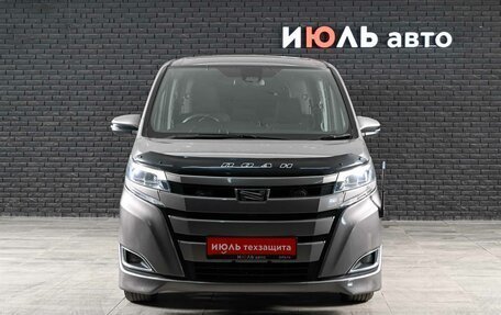 Toyota Noah III, 2018 год, 1 900 000 рублей, 2 фотография