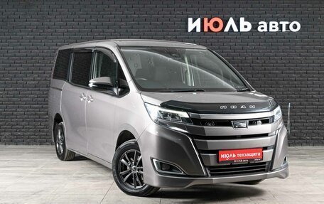 Toyota Noah III, 2018 год, 1 900 000 рублей, 3 фотография
