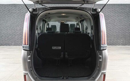 Toyota Noah III, 2018 год, 1 900 000 рублей, 9 фотография