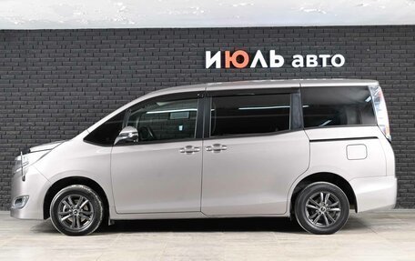 Toyota Noah III, 2018 год, 1 900 000 рублей, 7 фотография