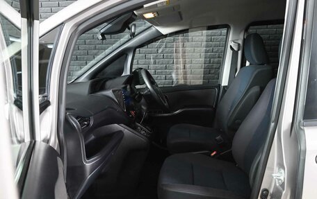 Toyota Noah III, 2018 год, 1 900 000 рублей, 10 фотография