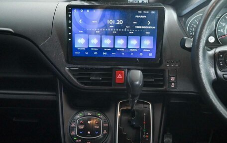 Toyota Noah III, 2018 год, 1 900 000 рублей, 16 фотография