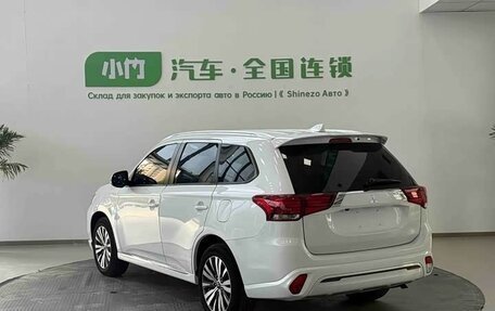 Mitsubishi Outlander III рестайлинг 3, 2022 год, 2 036 000 рублей, 5 фотография