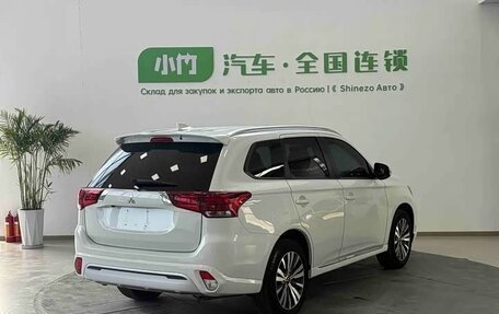 Mitsubishi Outlander III рестайлинг 3, 2022 год, 2 036 000 рублей, 3 фотография