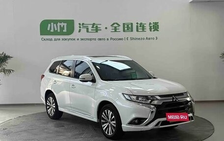 Mitsubishi Outlander III рестайлинг 3, 2022 год, 2 036 000 рублей, 2 фотография