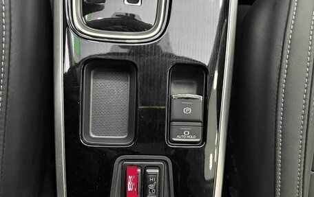 Mitsubishi Outlander III рестайлинг 3, 2022 год, 2 036 000 рублей, 14 фотография