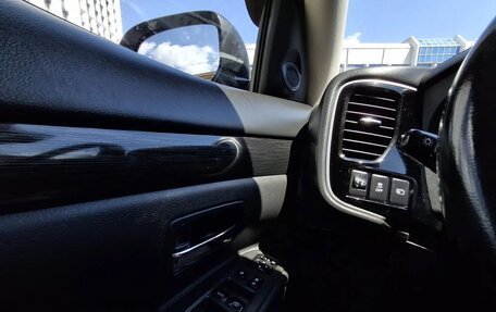 Mitsubishi Outlander III рестайлинг 3, 2018 год, 2 140 000 рублей, 7 фотография
