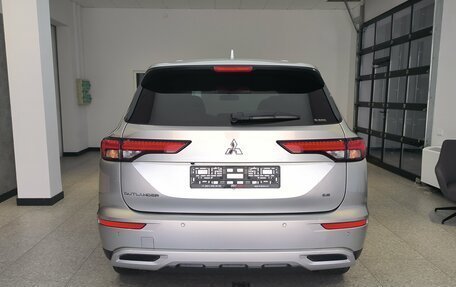 Mitsubishi Outlander, 2022 год, 3 890 000 рублей, 5 фотография