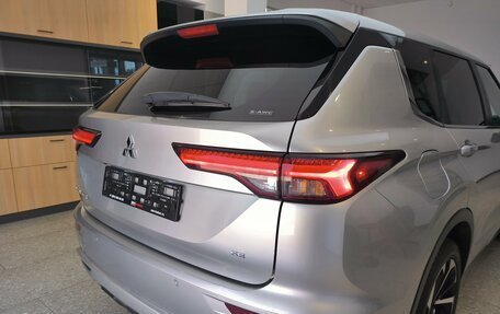 Mitsubishi Outlander, 2022 год, 3 890 000 рублей, 11 фотография