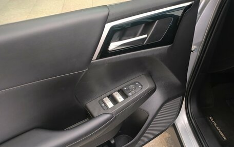 Mitsubishi Outlander, 2022 год, 3 890 000 рублей, 17 фотография