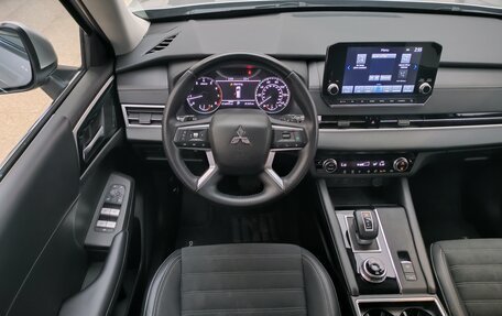 Mitsubishi Outlander, 2022 год, 3 890 000 рублей, 21 фотография