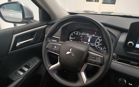 Mitsubishi Outlander, 2022 год, 3 890 000 рублей, 23 фотография