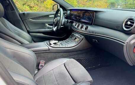 Mercedes-Benz E-Класс, 2019 год, 2 850 000 рублей, 10 фотография