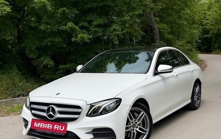 Mercedes-Benz E-Класс, 2019 год, 2 850 000 рублей, 4 фотография
