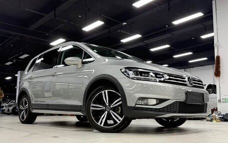Volkswagen Touran III, 2022 год, 2 515 000 рублей, 6 фотография