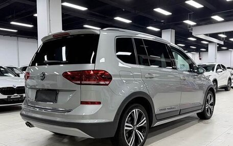 Volkswagen Touran III, 2022 год, 2 515 000 рублей, 5 фотография