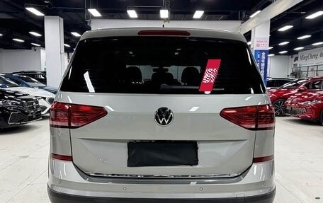 Volkswagen Touran III, 2022 год, 2 515 000 рублей, 4 фотография