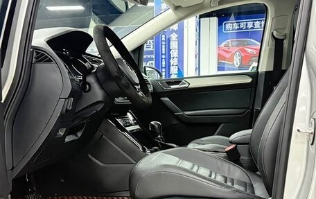 Volkswagen Touran III, 2022 год, 2 515 000 рублей, 10 фотография