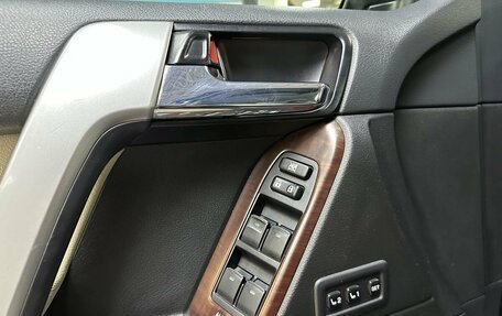 Toyota Land Cruiser Prado 150 рестайлинг 2, 2015 год, 3 550 000 рублей, 21 фотография